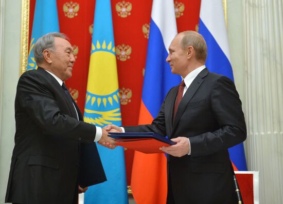 Vladimir Putin meets with Nursultan Nazarbayev