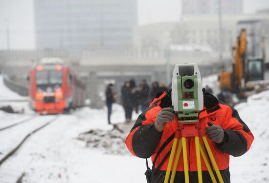 Reconstructing Moscow Railway's Small Ring