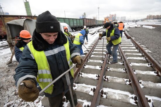 Reconstructing Moscow Railway's Small Ring