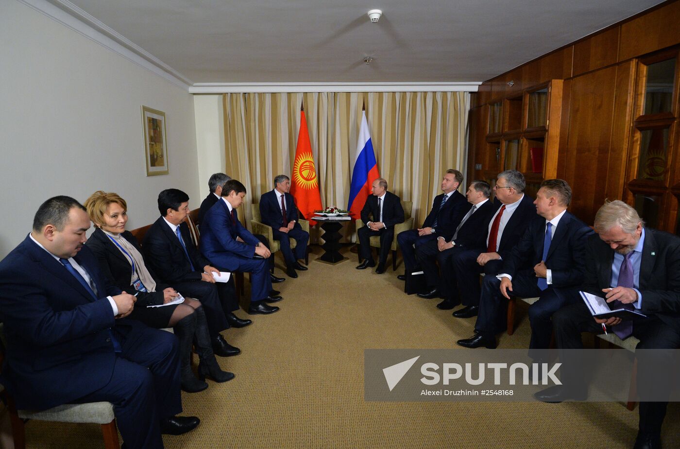 Vladimir Putin meets with Almazbek Atambayev