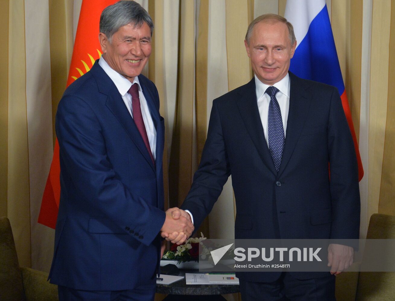 Vladimir Putin meets with Almazbek Atambayev