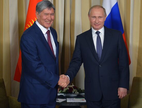 Vladimir Putin meets with Almazbek Atambayev