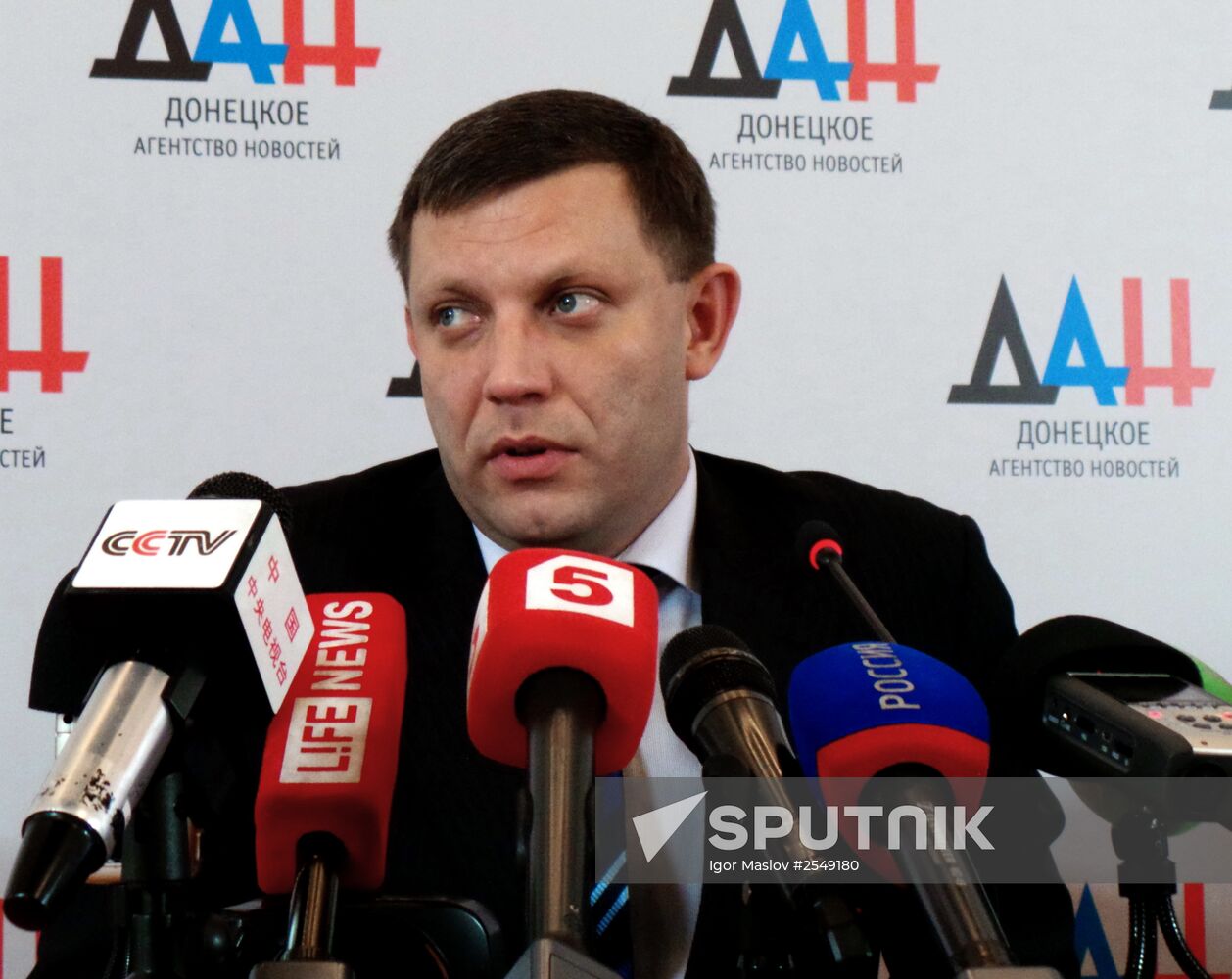 Donetsk Republic's head Zakharchenko gives news conference