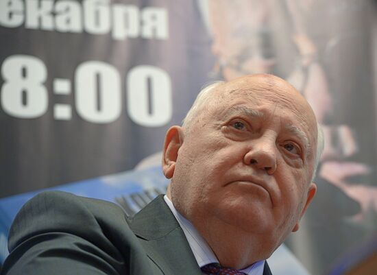 Mikhail Gorbachev meets with readers during presentation of his book "After the Kremlin"