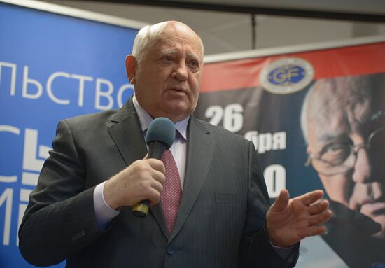 Mikhail Gorbachev meets with readers during presentation of his book "After the Kremlin"