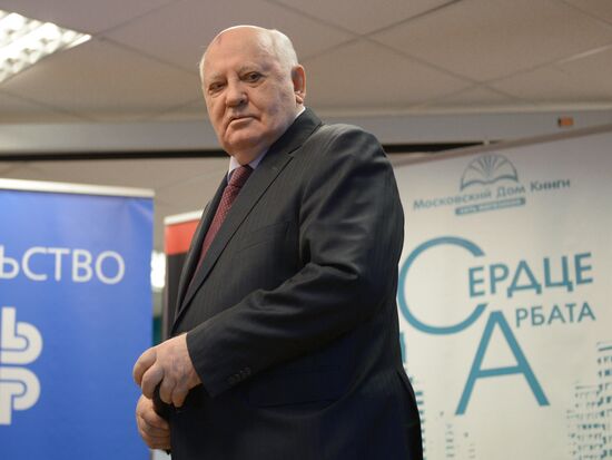 Mikhail Gorbachev meets with readers during presentation of his book "After the Kremlin"