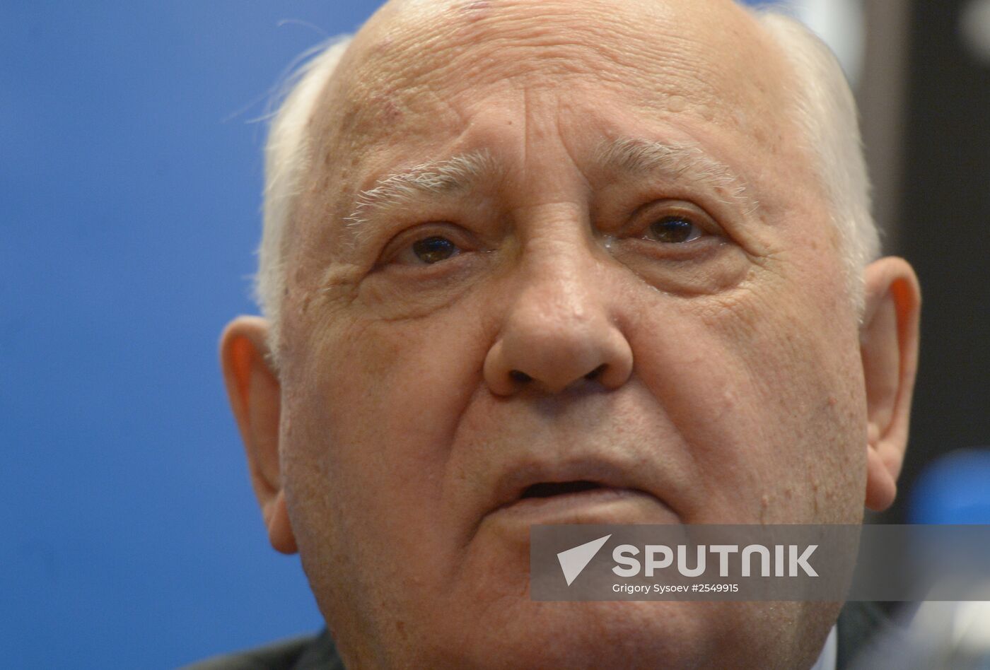 Mikhail Gorbachev meets with readers during presentation of his book "After the Kremlin"