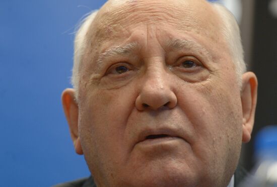 Mikhail Gorbachev meets with readers during presentation of his book "After the Kremlin"