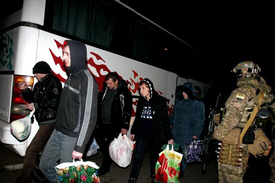 Prisoner exchange between people's militia and special forces in Donetsk suburb