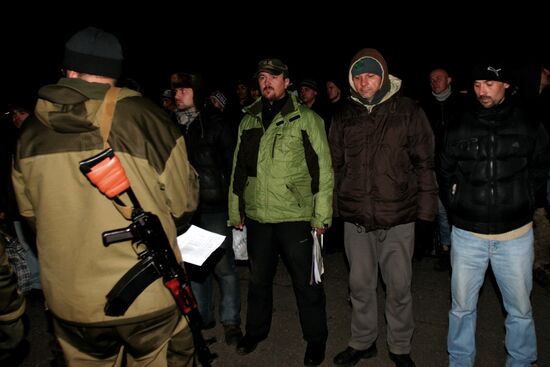 Prisoner exchange between people's militia and special forces in Donetsk suburb