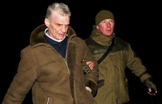 Prisoner exchange between people's militia and special forces in Donetsk suburb