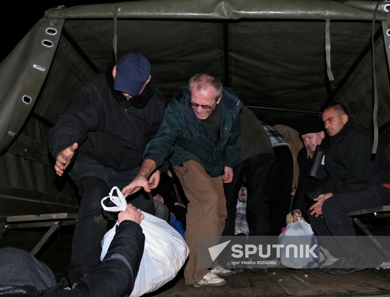 Prisoner exchange between people's militia and special forces in Donetsk suburb