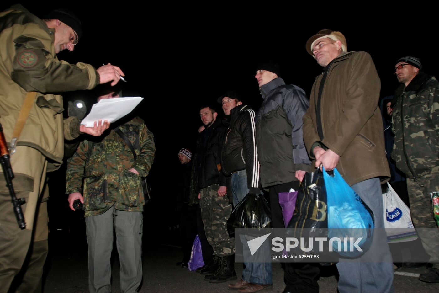 Prisoner exchange between people's militia and special forces in Donetsk suburb