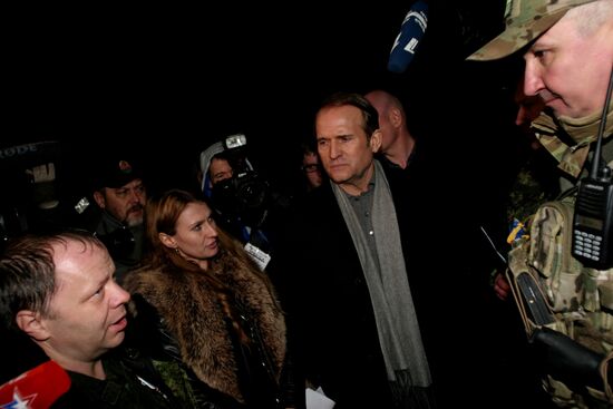 Prisoner exchange between people's militia and special forces in Donetsk suburb