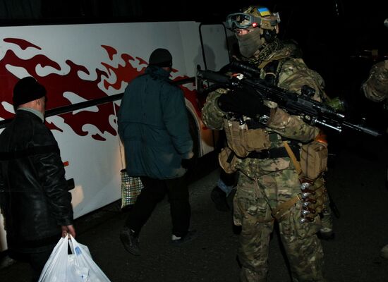 Prisoner exchange between people's militia and special forces in Donetsk suburb