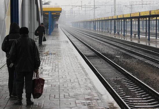 Ukraine suspends passenger train connection with Crimea