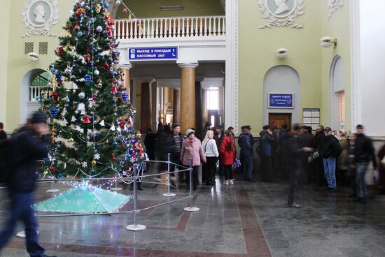 Ukraine suspends passenger train connection with Crimea