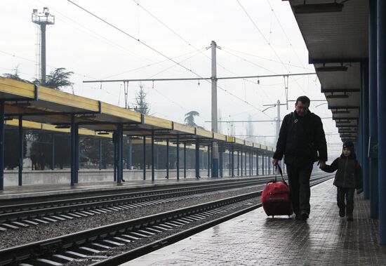 Ukraine suspends passenger train connection with Crimea