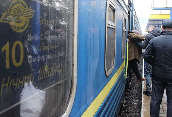 Ukraine suspends passenger train connection with Crimea