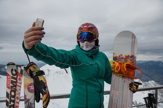 Skiing season opens at Roza Khutor resort