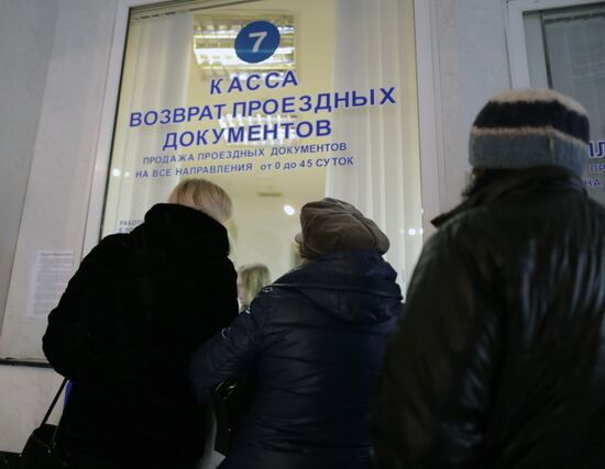 Ukraine suspends passenger train connection with Crimea