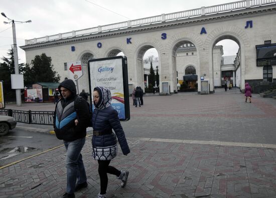 Ukraine suspends passenger train connection with Crimea