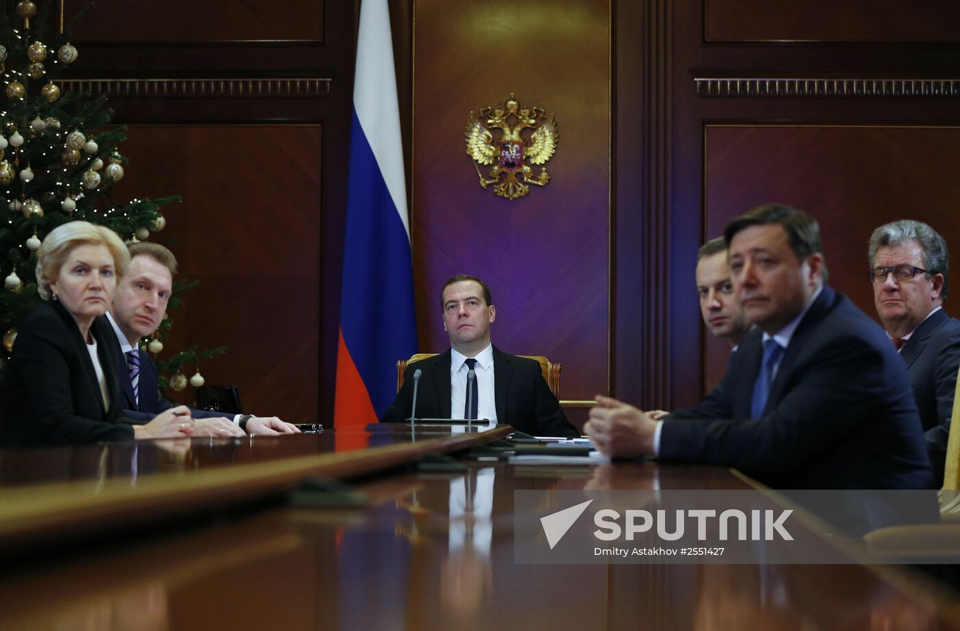 Dmitry Medvedev chairs meeting with his deputies