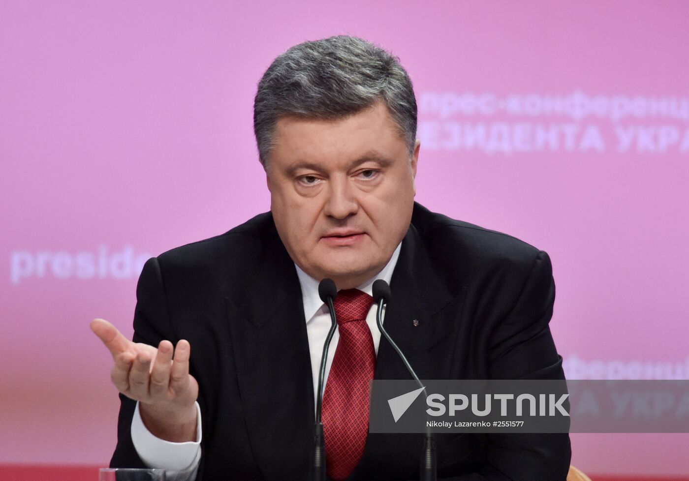 Petro Poroshenko gives news conference on year's results