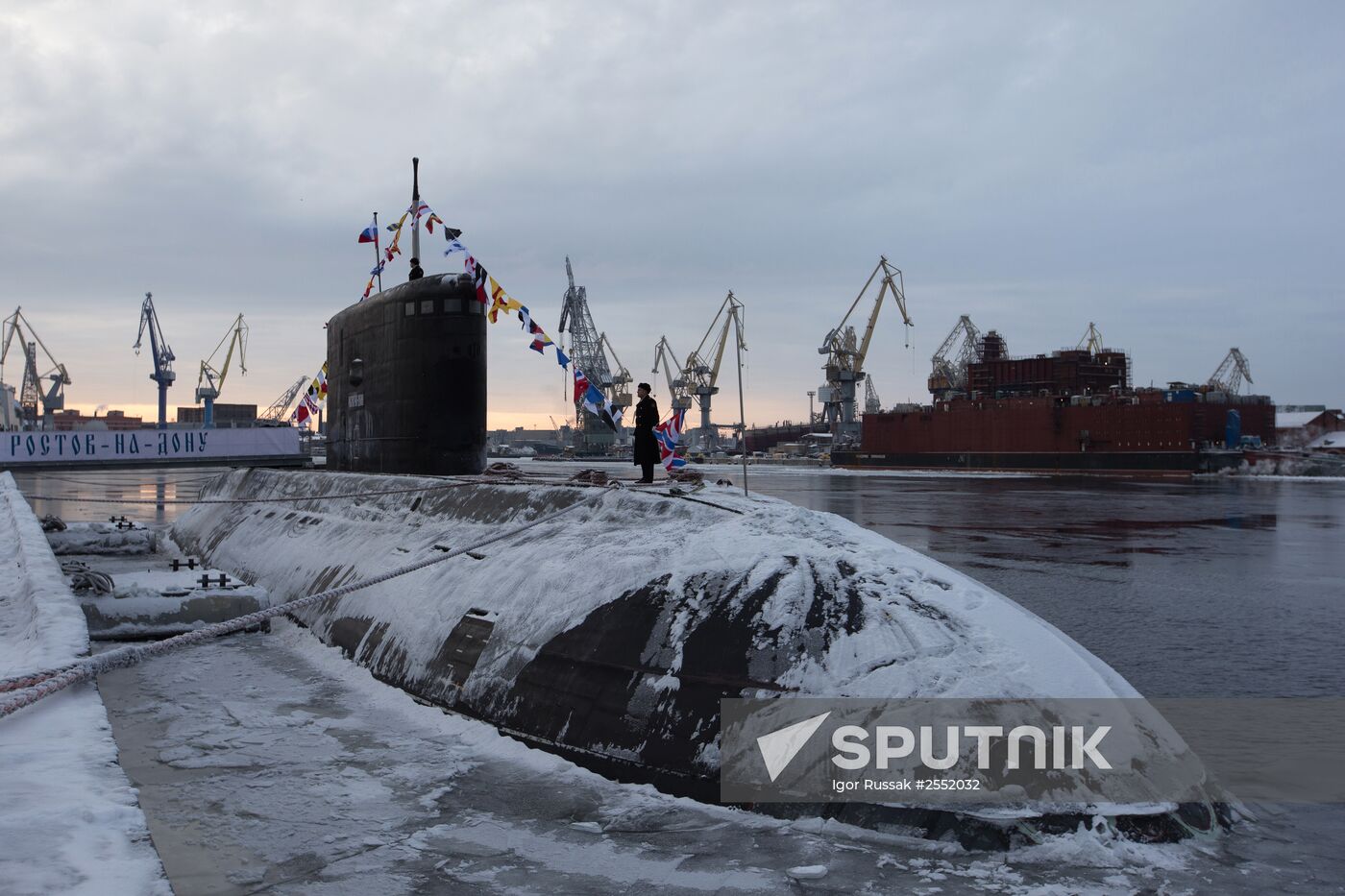 Raising the Navy flag ceremony on board the Rostov-on-Don submarine