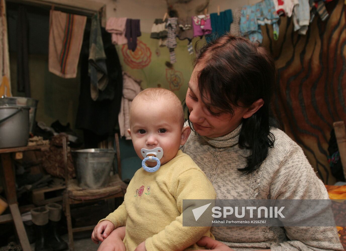 Donetsk residents celebrate New Year's Eve in a bomb shelter