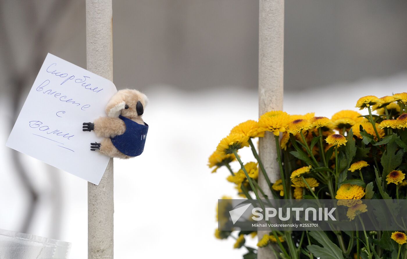 People bring flowers and candles to French embassy in Moscow