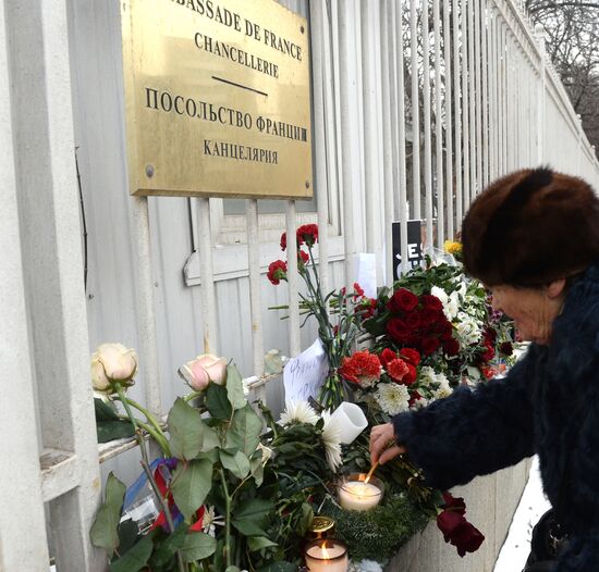 People bring flowers and candles to French embassy in Moscow