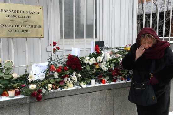 People bring flowers and candles to French embassy in Moscow
