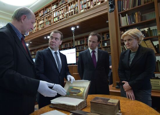 Russian Prime Minister Dmitry Medvedev meets with Russian library personnel