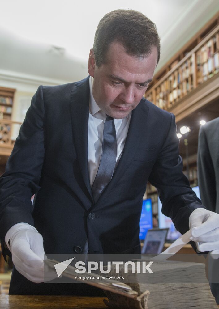 Russian Prime Minister Dmitry Medvedev meets with Russian library personnel