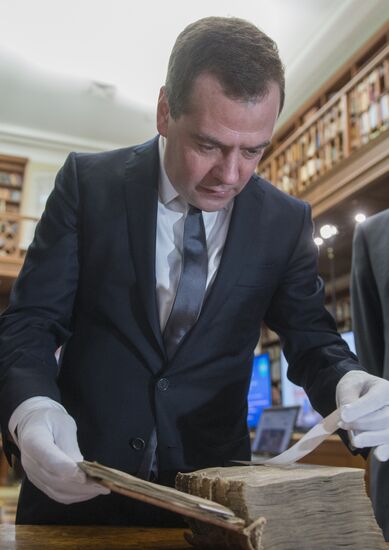 Russian Prime Minister Dmitry Medvedev meets with Russian library personnel