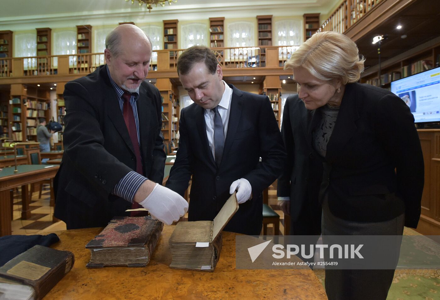 Russian Prime Minister Dmitry Medvedev meets with Russian library personnel
