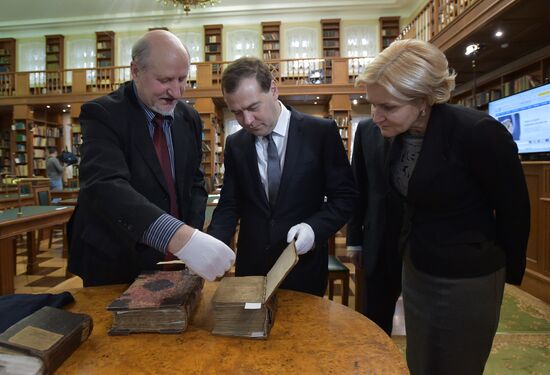 Russian Prime Minister Dmitry Medvedev meets with Russian library personnel