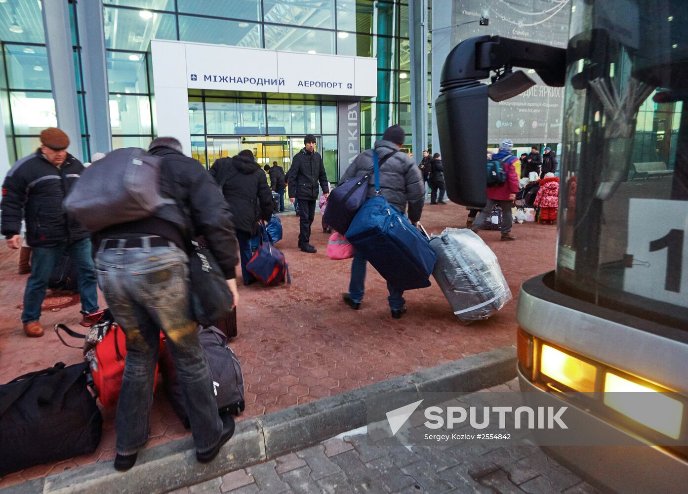 Poland evacuates ethnic Poles from Donbass