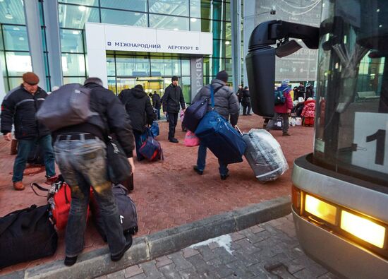 Poland evacuates ethnic Poles from Donbass