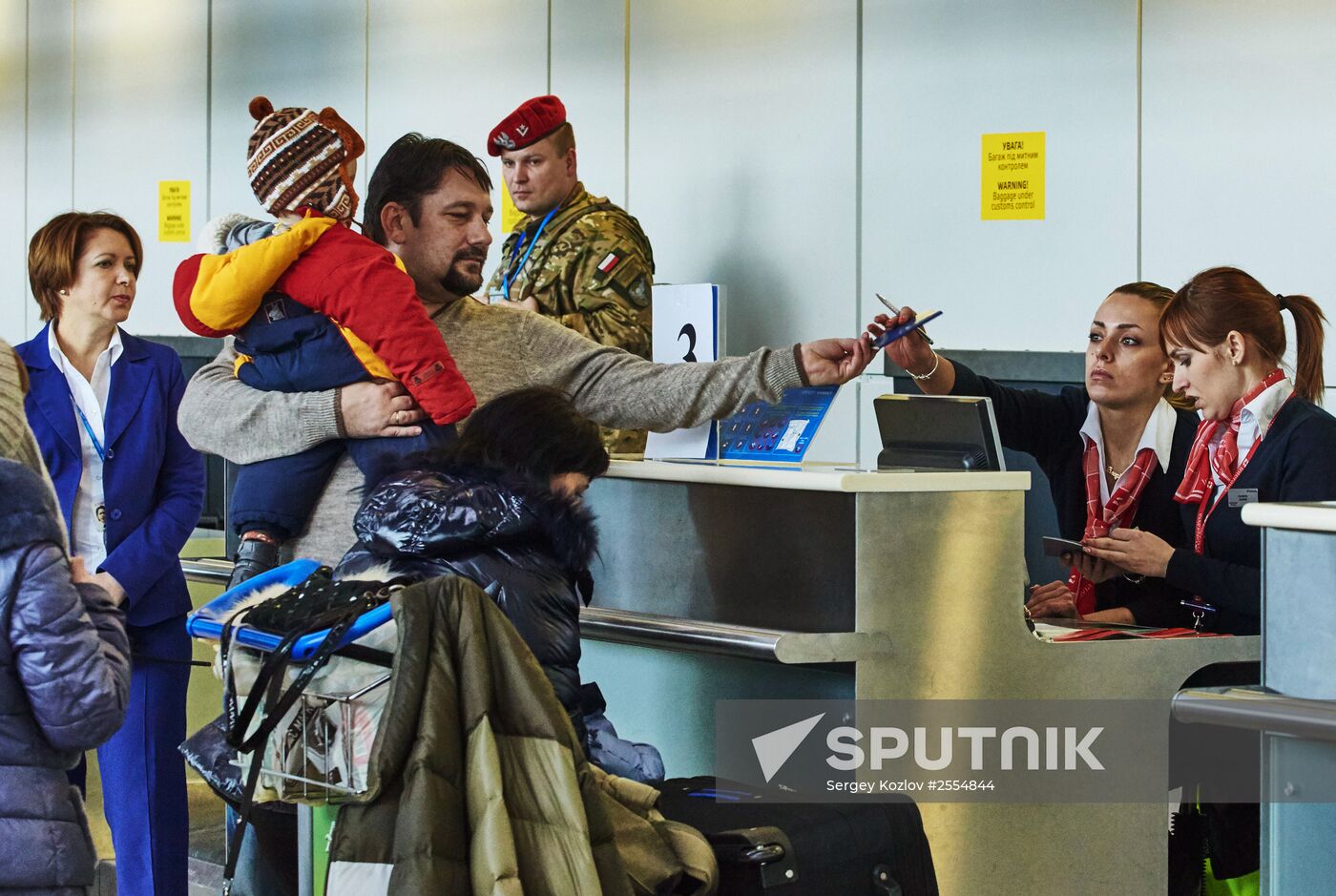 Poland evacuates ethnic Poles from Donbass