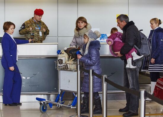 Poland evacuates ethnic Poles from Donbass