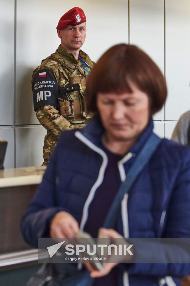 Poland evacuates ethnic Poles from Donbass