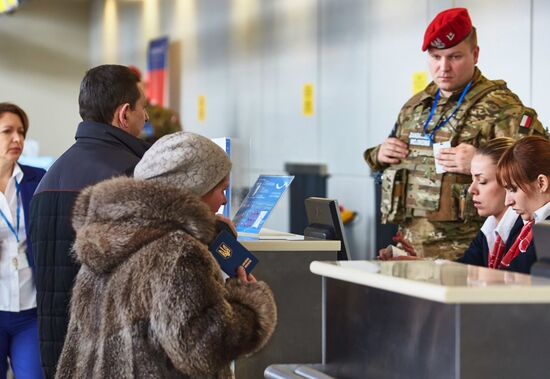 Poland evacuates ethnic Poles from Donbass