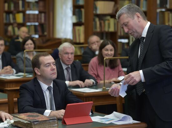 Prime Minister Dmitry Medvedevvisits National electronic library