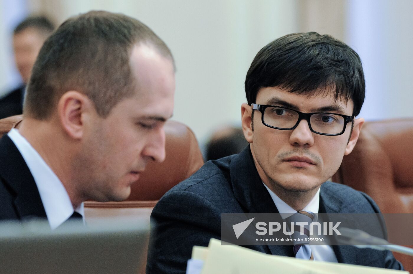 Arseniy Yatsenyuk chairs Ukrainian Cabinet meeting