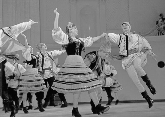 "Cunning Mokanu" dance
