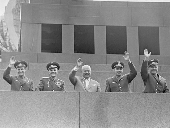 German Titov, Yury Gagarin, Nikita Khrushchev, Andriyan Nikolayev and Pavel Popovich