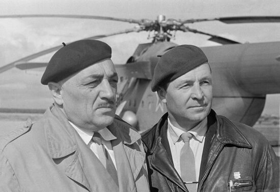 Crew of Mi-6 helicopter