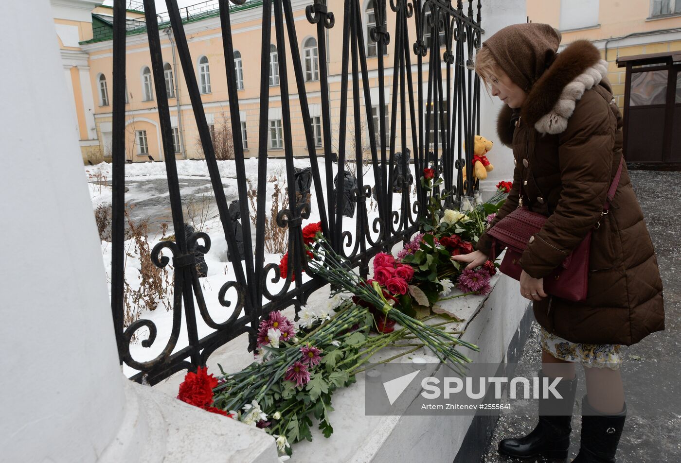 Flowers and candles outside Armenian Embassy in Moscow in connection with Gyumri tragedy